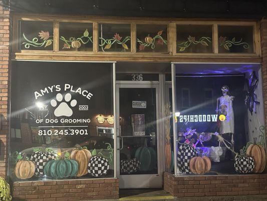 Adorable Halloween window display