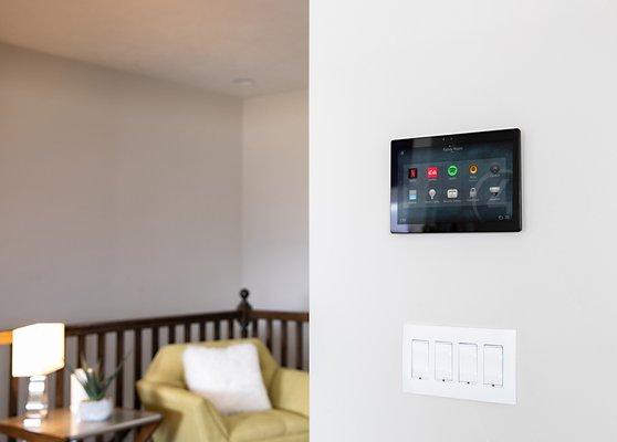 Easily control every electronic system in your home from an easy to use touchpanel