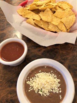 Tacos Colima in Caldwell, Idaho:  Complimentary chips, bean dip and salsa.