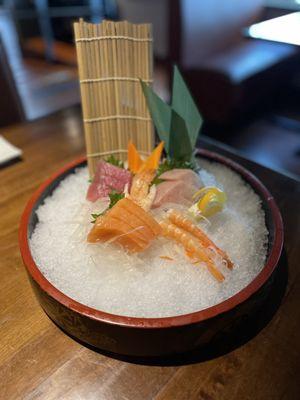 Sashimi A - yellow tail, tuna, salmon and shrimp