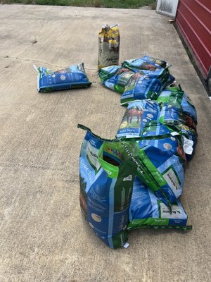 12 broken bags of feed. It took two weeks to be refunded.