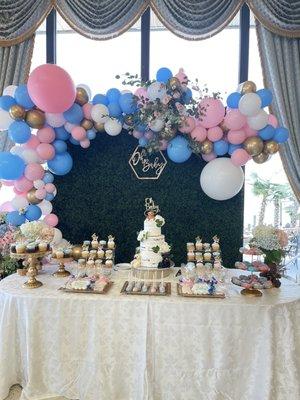 Dessert table with balloon arch