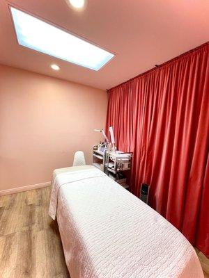 One room for eyelashes and facials in the salon