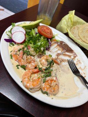 Delicious garlic shrimp plate