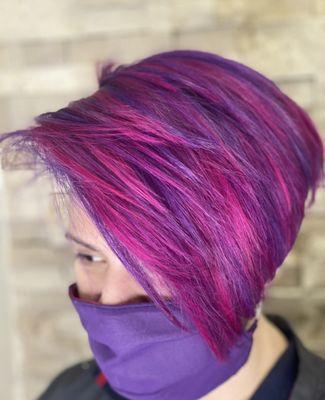 tridimensional purple hair and bob haircut