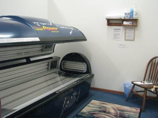 The Level 3 tanning bed. No time to spare?  Tan in 12 minutes with face tanners, side and shoulder tanners all included!