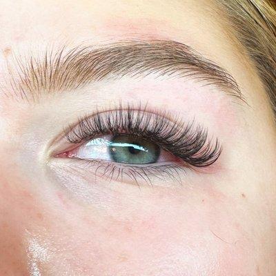 Dramatic volume lash extensions