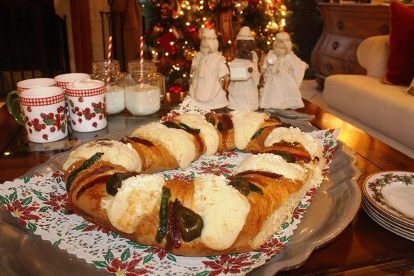 ROSCA DE REYES THREE KINGS BREAD