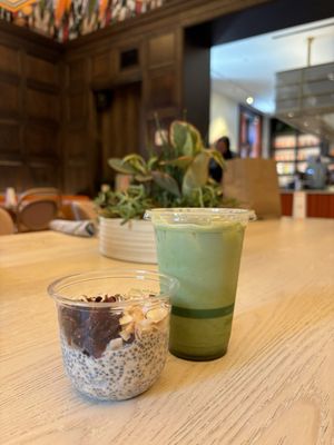 Chia pudding & matcha