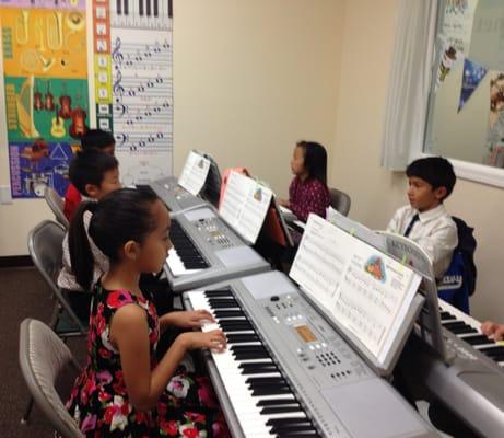 Group Keyboard Class (Age 7-10)