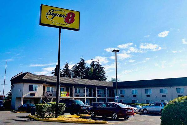 Super 8 By Wyndham Lynnwood