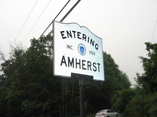 Entering Amherst from Pelham.