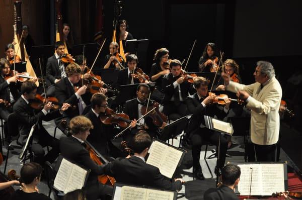 Victor Yampolsky conducting the Sewanee Symphony