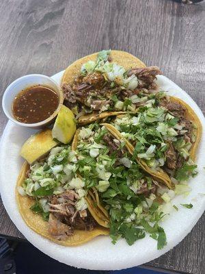 Tacos de carnitas.