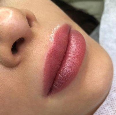 Semi-permanent treatment that enhances the natural shape of your lips.