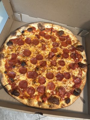 Large pepperoni pizza