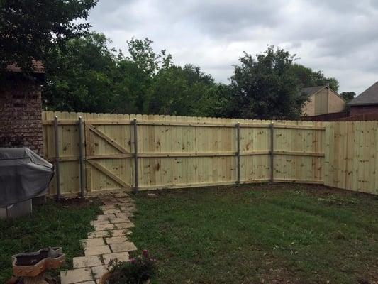 6-foot wood privacy fence and gate in Flower Mound.