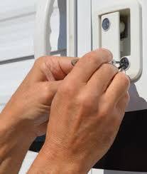 Picking the Rv lock