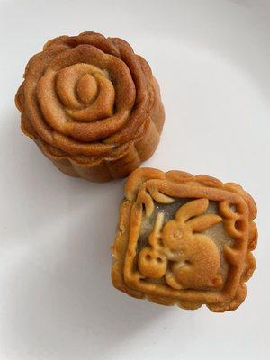 Black Sesame and Hojicha Mooncakes