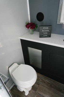 3 stall Luxury restroom trailer/ women stall