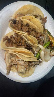 Tacos de asada and tripa