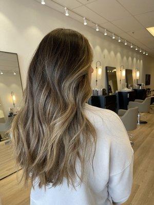 Dimensional bronde color