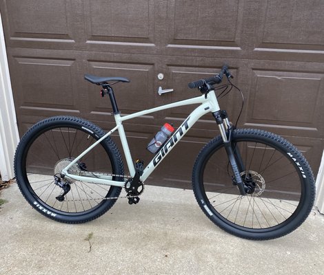 My 2021 Giant Talon 1 with 29 inch tires. Can't wait to hit the trails!