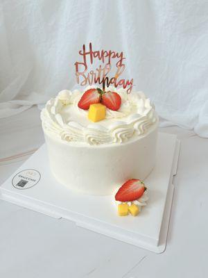 Fresh cream and fruit chiffon cake.