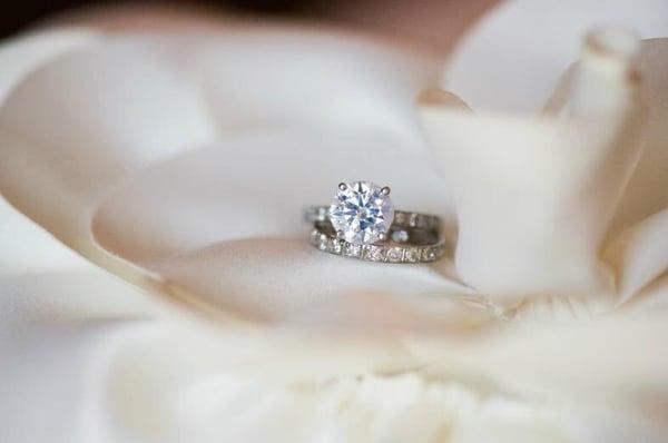 An example of an engagement ring and wedding band that Lery Diamonds designed