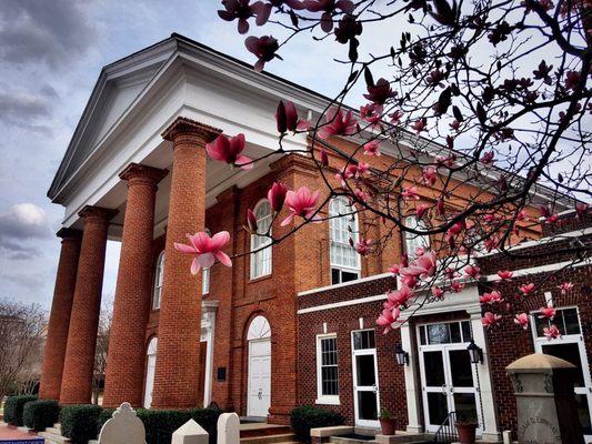 The original portion of the church can be toured and hosts events. The sanctuary hosted the Articles of Secession convention in 1860.