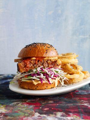 Pork belly burger w/sirachi slaw