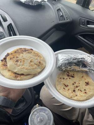 Pupusas (mixed and cheese & loroco)