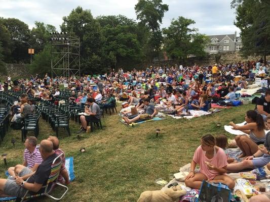 Nice crowd tonight, beautiful weather for the performance.