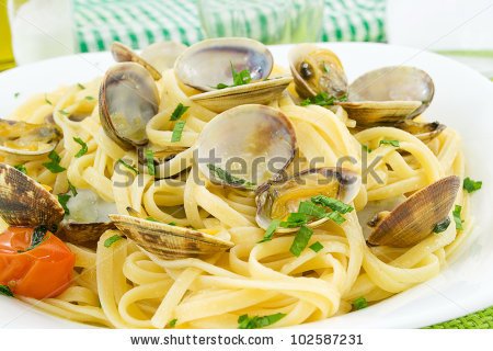 Fresh Clams w/ Linguine