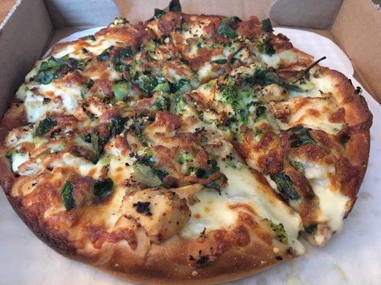 Grilled Chicken Alfredo Pizza with spinach added.