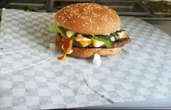 Mae Mae's Juicy Cheeseburger