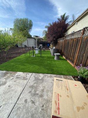 Artificial lawn installation