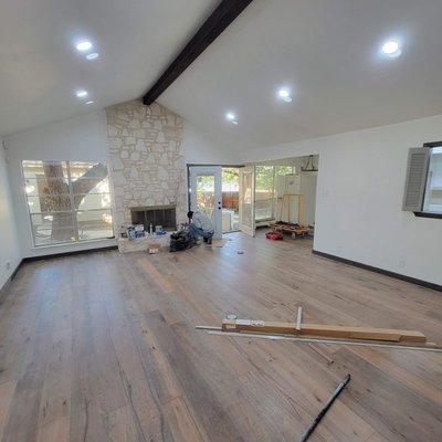 Need a some new flooring or a fresh coat of paint. Let us know
210-279-0741