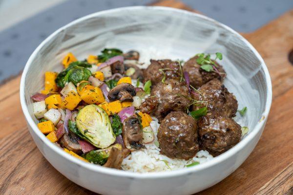 Primal Meatballs with vegetables and rice. 
 
 
 #Food Delivery Near Me
 #Delivery Food
 #Food Delivery
 #Meal Prep
 #Meal Prep Delivery