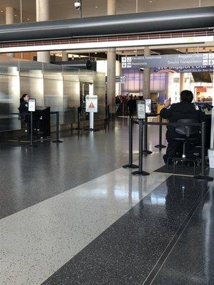 Long lines at Bradley International Airport (Windsor Locks, CT)