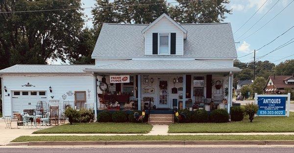 St. John Antiques on Route 66