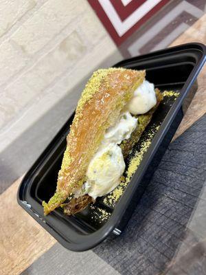 Ashta baklava sundae