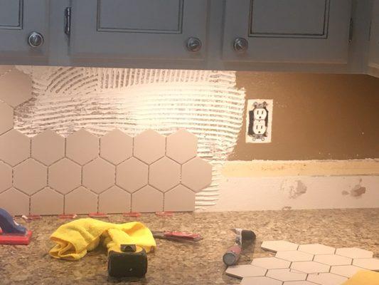 The kitchen backsplash.