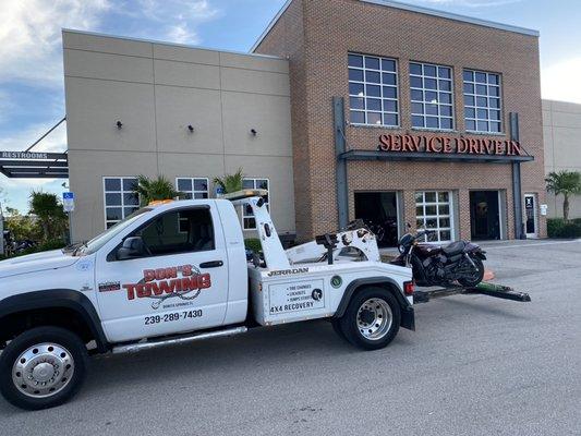 Motorcycle towing Harley Davidson