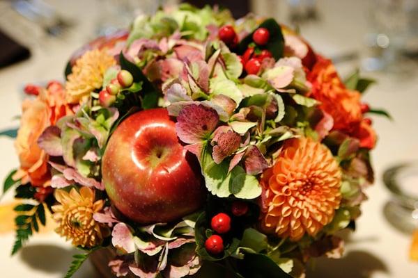 A close up of my centerpieces. Yay apples AND flowers!!