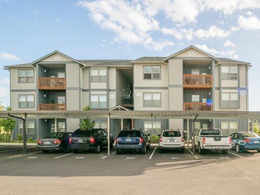 Keizer Station Apartment Building