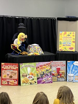 Healthy Habits show with a brownie troupe