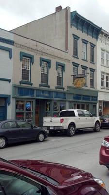 Front of Peabody's on Clinton St.