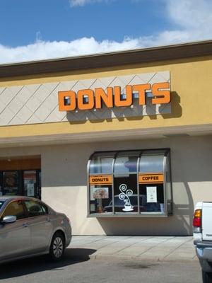 The 5280 Donuts, storefront and entrance.  April 6th 2014 visit.