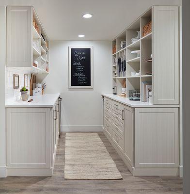 This double PANTRY gives all the space and organization every chef dreams of.